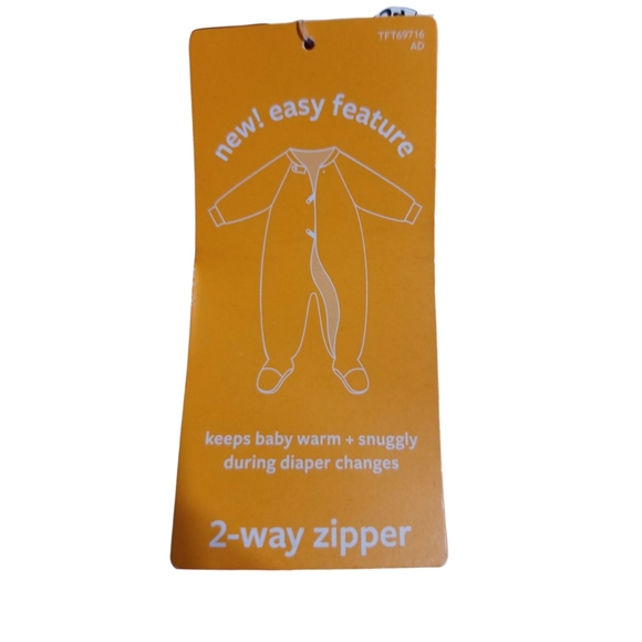 Carter's baby girl footed Christmas onesie - Picture 6 of 9